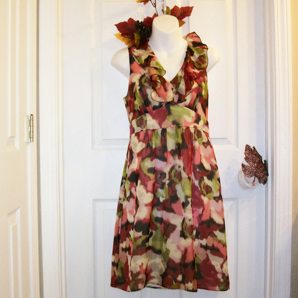 LOFT Dresses & Skirts - ❄️HP❄️Ann Taylor LOFT Sleeveless Dress Knee Length